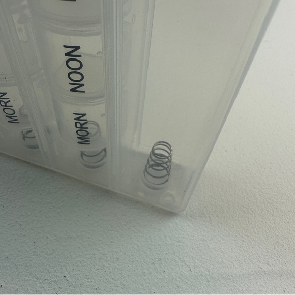 Medication Organizer with 4 daily times Pop-Up Weekly Pill Medicine - Picture 3 of 7